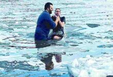 Soldados se bautizan en río congelado: “No quería esperar”