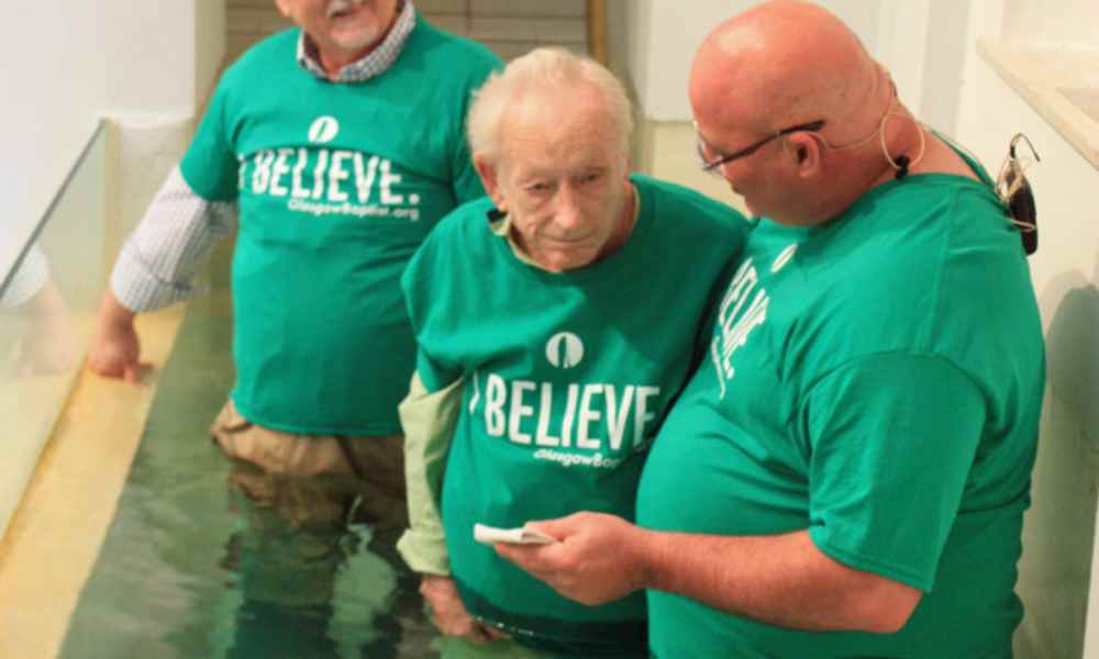Después de orar por 67 años logra que su esposo acepte a Cristo y se bautice