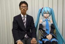 Antibíblico: Un hombre se casa con un holograma en Japón