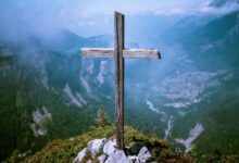 Insólito: Ateos exigen a ciudad de Tennessee eliminar cruz de la montaña