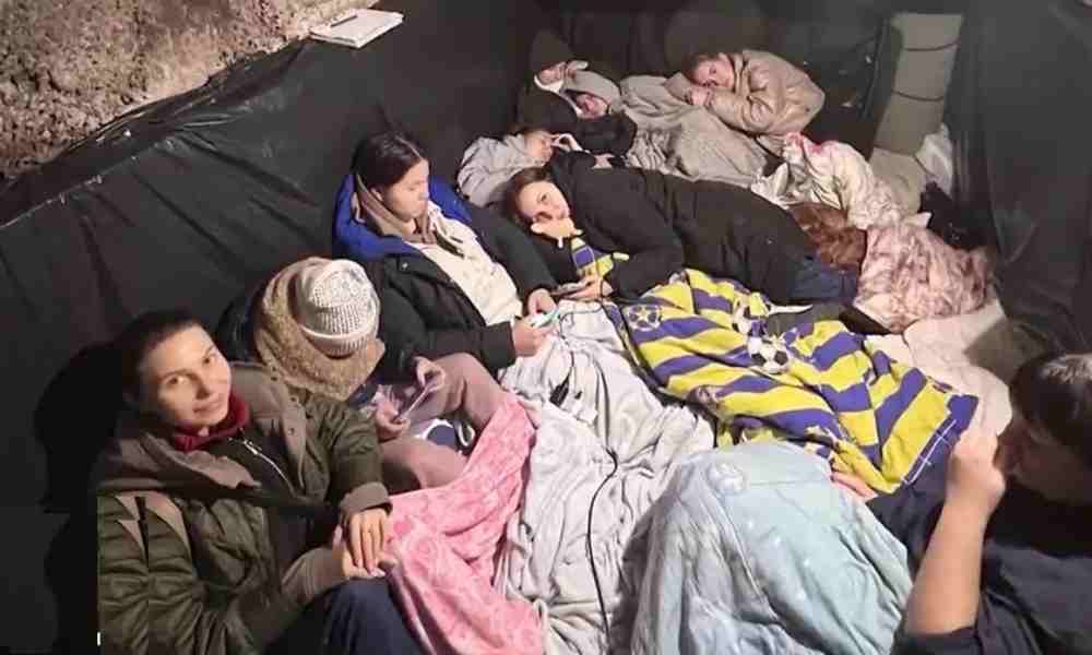 Madre con 11 hijos pasó 42 días orando y ayunando en búnker en Ucrania