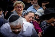 Israel: Asesinatos con hacha dejan a 16 niños sin padres y familias en luto