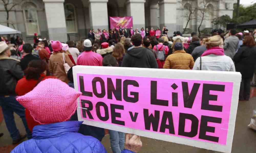 Roe v. Wade: Autoras cristianas Jen Hatmaker y Mary Katherine Backstrom aprueban aborto