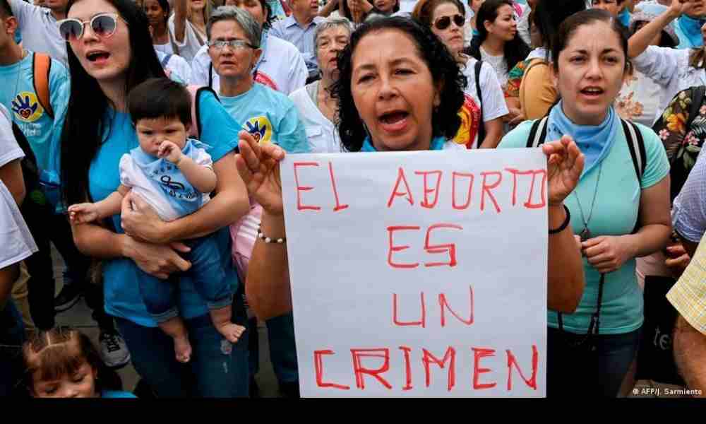 Congresistas pro-vida impulsan referendo contra el aborto en Colombia