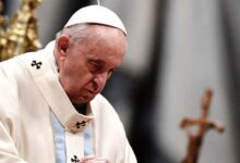 El papa Francisco dice que la iglesia católica no rechaza al LGBT