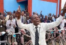 Pastores explotan de alegría al conseguir bicicletas para predicar de Cristo