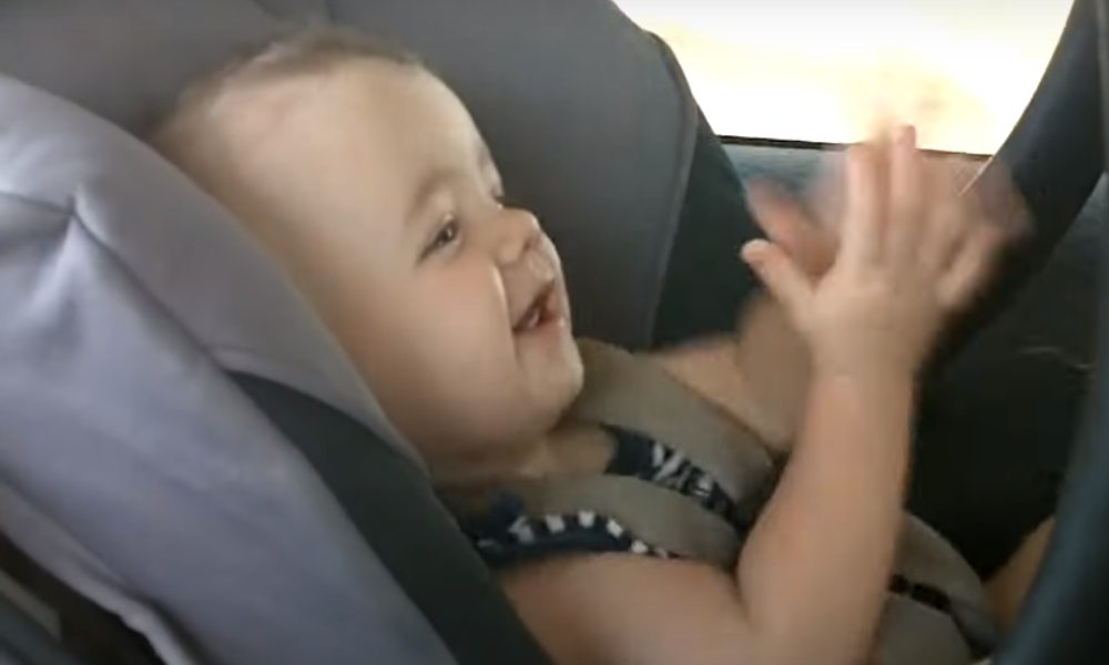 Adorable bebé de 10 meses aplaude por Jesús