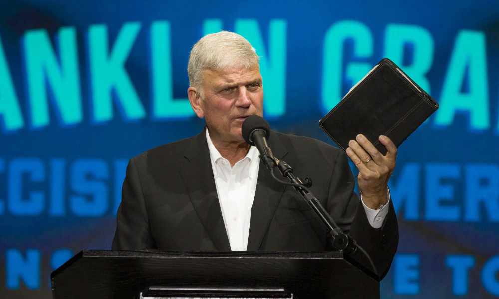 Franklin Graham predica el Evangelio a más de 68 mil personas en Brasil