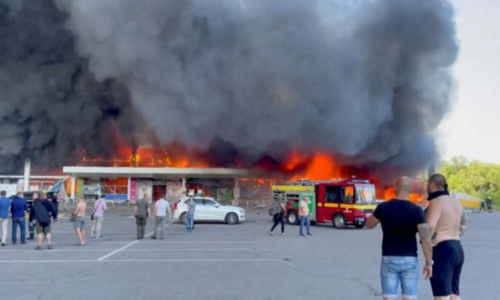 Ataque ruso en centro comercial de Ucrania deja 18 muertos