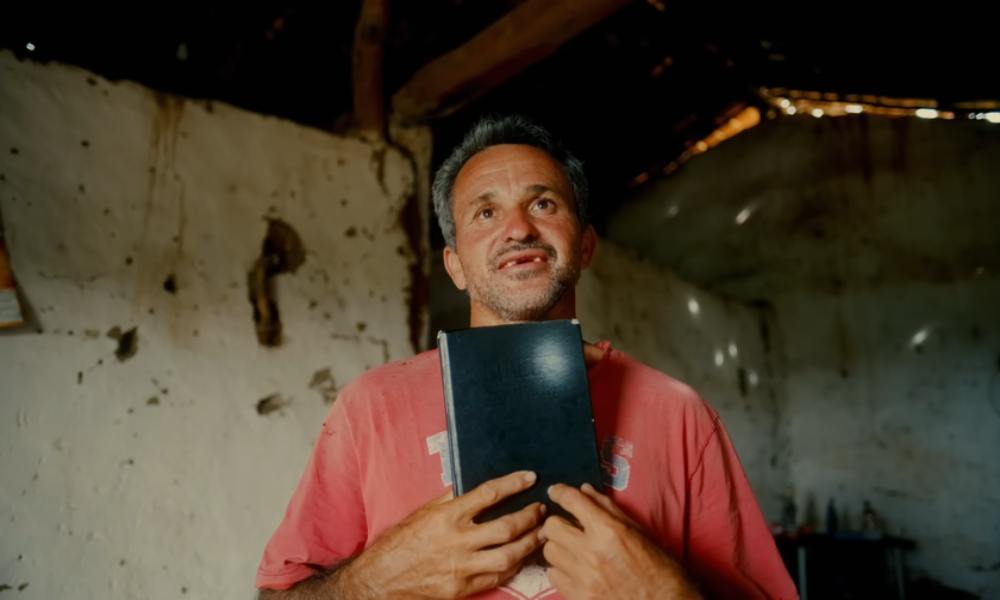 Testimonio: Hombre analfabeta sueña con aprender a leer la Biblia