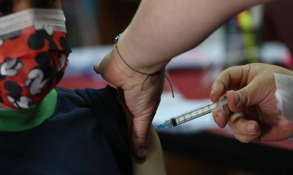 La FDA podría autorizar una nueva vacuna de Covid-19 para niños