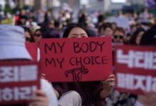 Nueva encuesta: 75% de católicos latinos apoyan el derecho al aborto