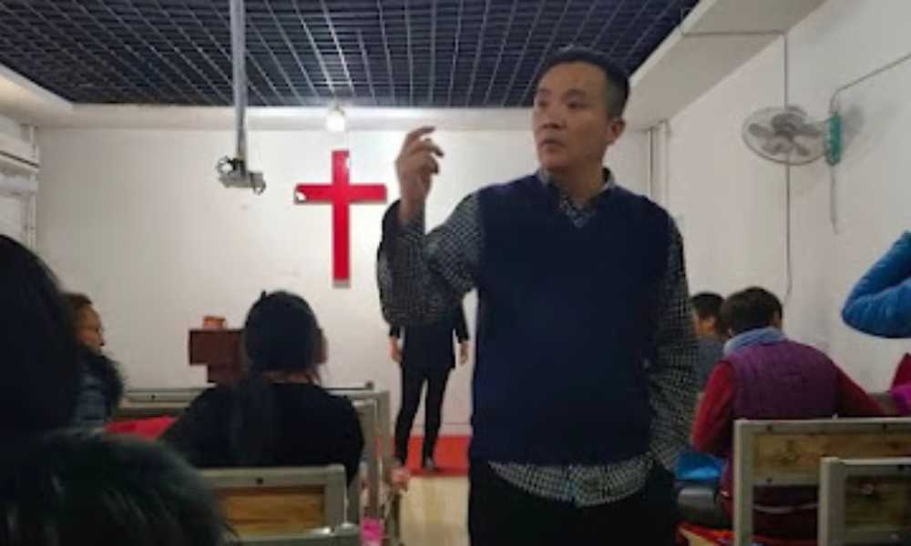 China: Pastor de iglesia doméstica detenido espera juicio