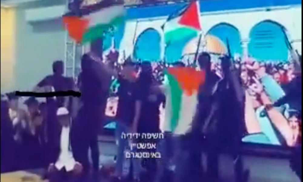 Estudiantes palestinos representan obra de teatro matando judíos