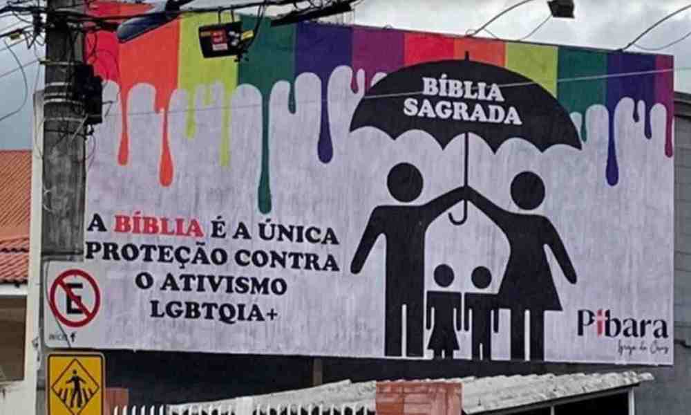 Iglesia es obligada por tribunal a retirar cartel contra activismo LGBT