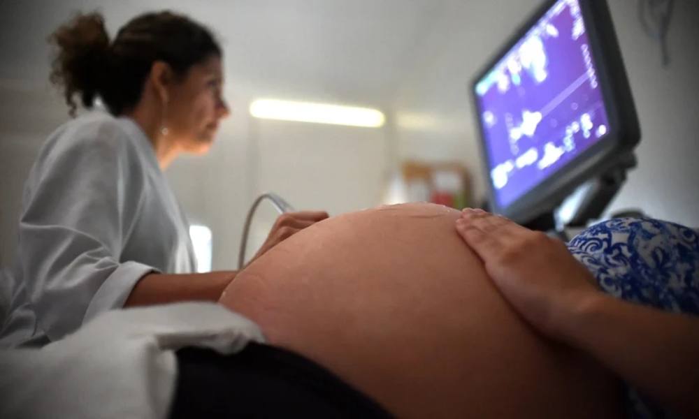 Madre de gemelos renuncia a abortar tras ver a los bebés en ecografía