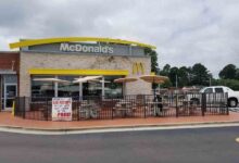 Trabajadora de McDonald’s es viral por orar con sus clientes