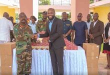 Ministerio distribuye Biblias en audio a las Fuerzas Armadas de Ghana