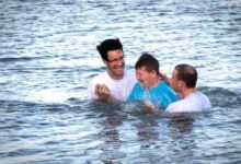 Suiza prohíbe a los cristianos bautizarse en playas públicas