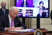 Joe Biden firma decreto que facilita a mujeres viajar para abortar
