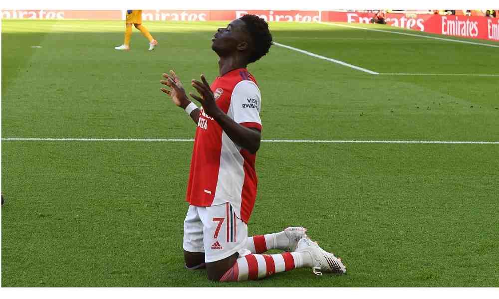 Bukayo Saka futbolista del Arsenal da testimonio sobre su fe
