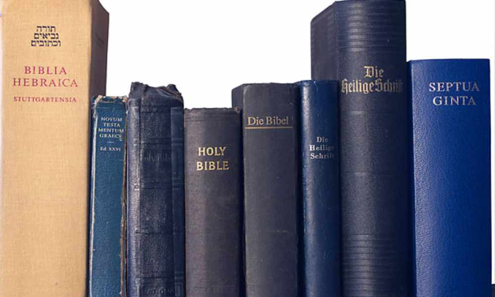 Distrito escolar de Texas retira la Biblia de estantes de bibliotecas