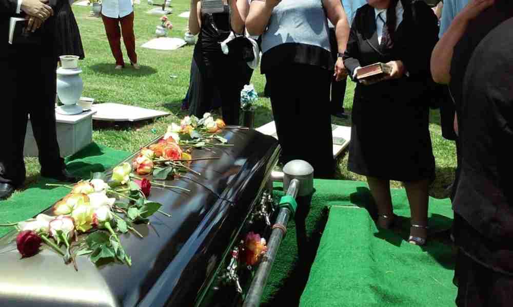 Gays aceptan a Jesús en funeral de amigo que se convirtió antes de morir