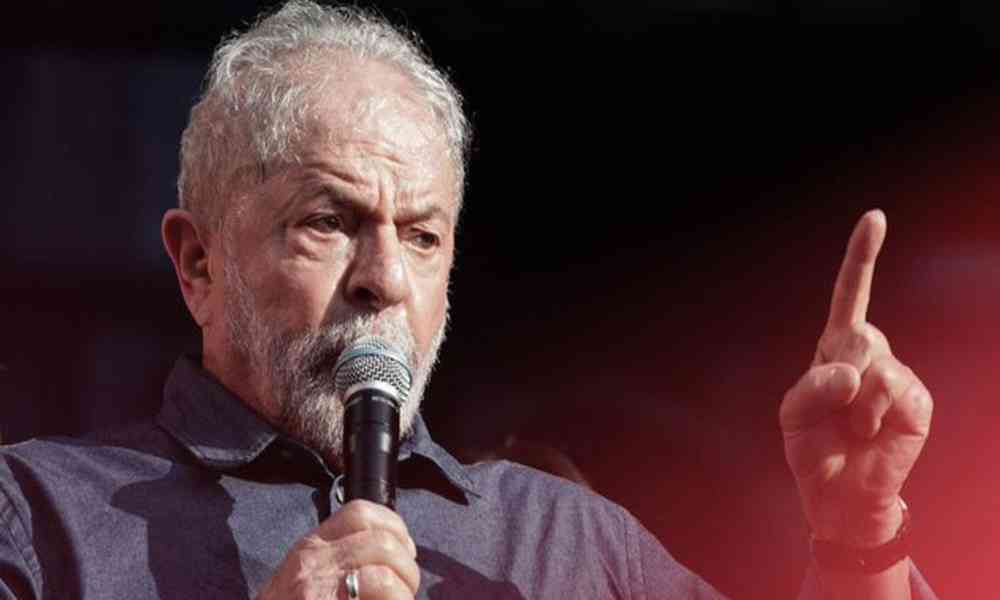 Lula dice que nadie necesita sacerdotes y pastores