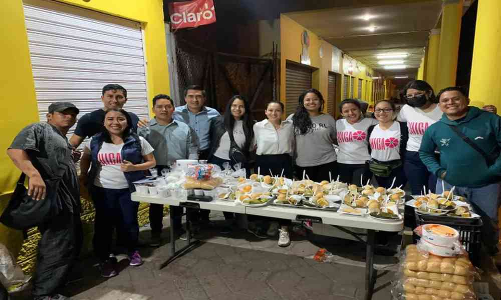 Ministerio y fundación llevan alimentos a personas de la calle en El Salvador