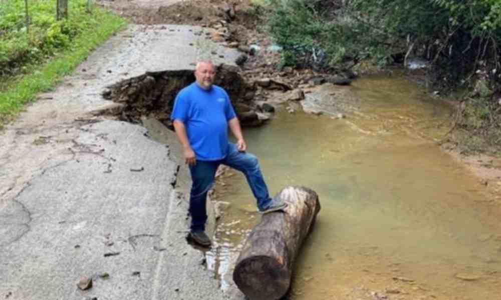 Pastor ayuda a personas afectadas por inundaciones en Kentucky