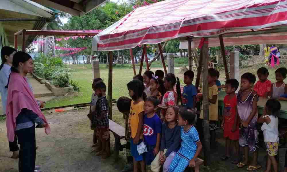 798 niños escuchan sobre el amor de Dios en escuela bíblica de Filipinas