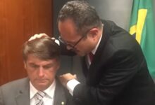 Video de pastor ungiendo a Bolsonaro en 2017 se vuelve viral en la web