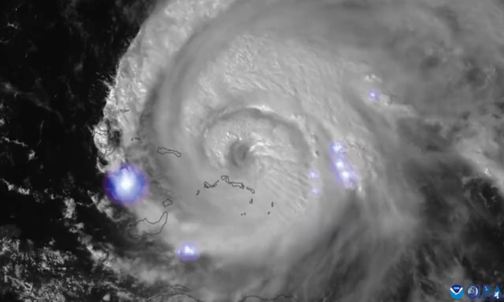 Huracán Fiona se intensifica a categoría 4 mientras se acerca a las Bermudas