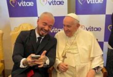 J Balvin al papa Francisco: “Puedo ayudar a la juventud, a acercarse a Dios”