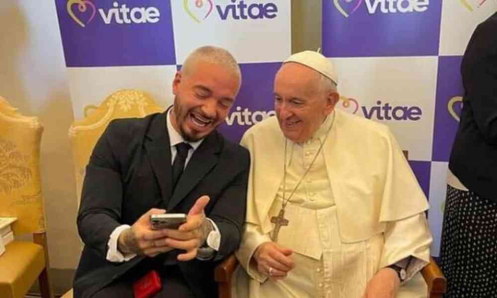 J Balvin al papa Francisco: “Puedo ayudar a la juventud, a acercarse a Dios”