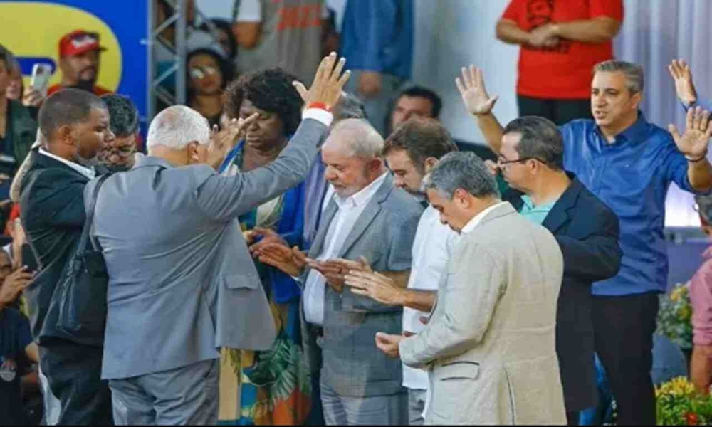 Lula participa de encuentro con evangélicos