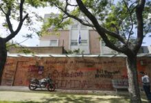 Manifestantes vandalizan embajada de Israel en México