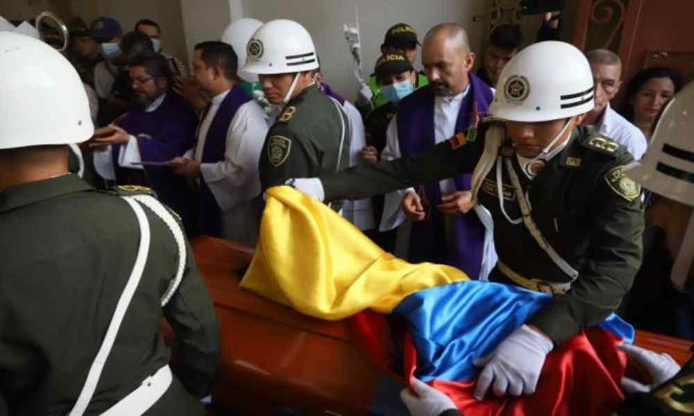 Policías masacrados en Colombia fueron despedidos con honores