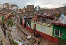 Dos muertos tras paso de huracán Roslyn en Mexico