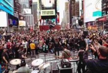 Miles se reúnen en Times Square para adorar a Jesús