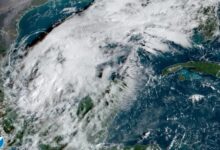 Tormenta tropical Karl gira al sur en el Golfo de México