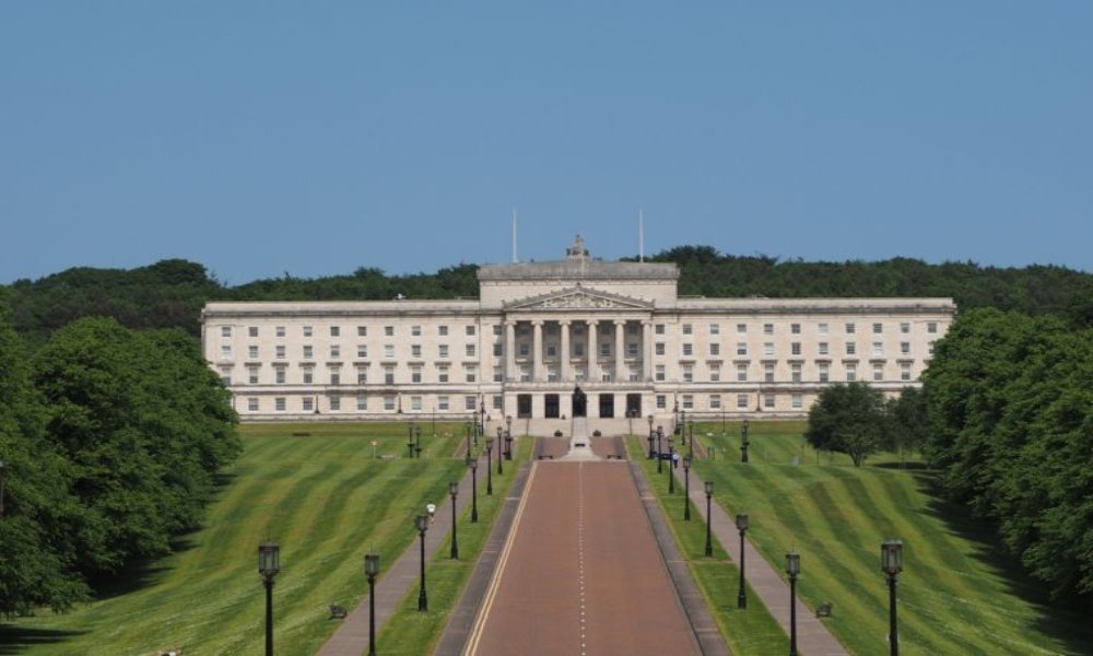Desafío legal contra las regulaciones del aborto se retrasa para el próximo año en Irlanda