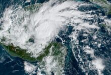 Lisa se convierte en huracán antes de llegar a Belice
