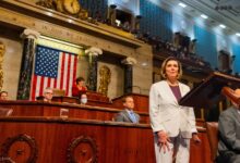 Nancy Pelosi cita la Biblia al despedirse de la Cámara de Representantes