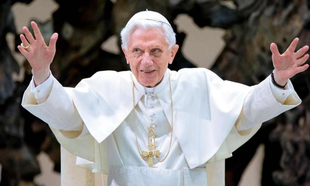 El papa Francisco dice que Benedicto XVI ‘está muy enfermo’