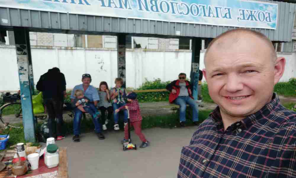Ucrania: Pastor abre iglesia en una parada de autobús