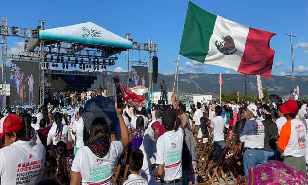 Más de 10 mil personas participaron en acción de gracias en México