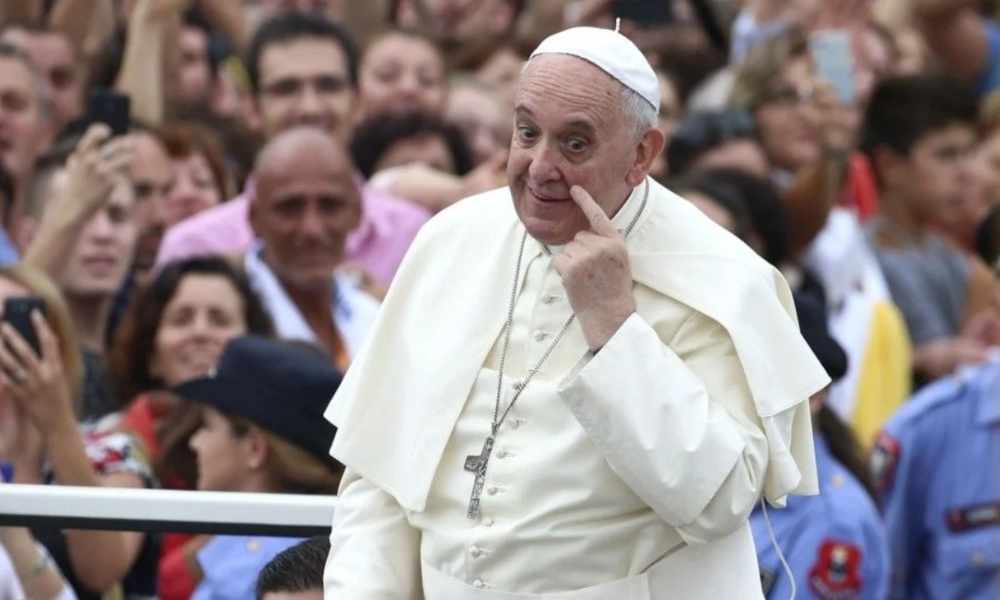 Vaticano renueva trato con China permitiendo control de la iglesia