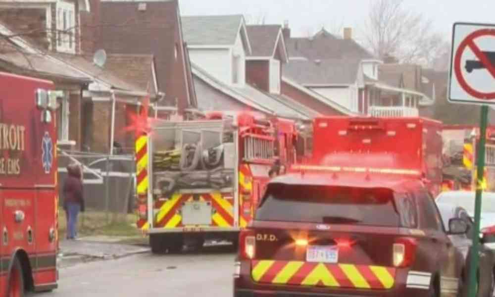 Buen samaritano rescata a tres niños de una casa en llamas
