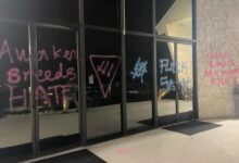 Iglesia en EE. UU. es vandalizada con mensajes contra los cristianos